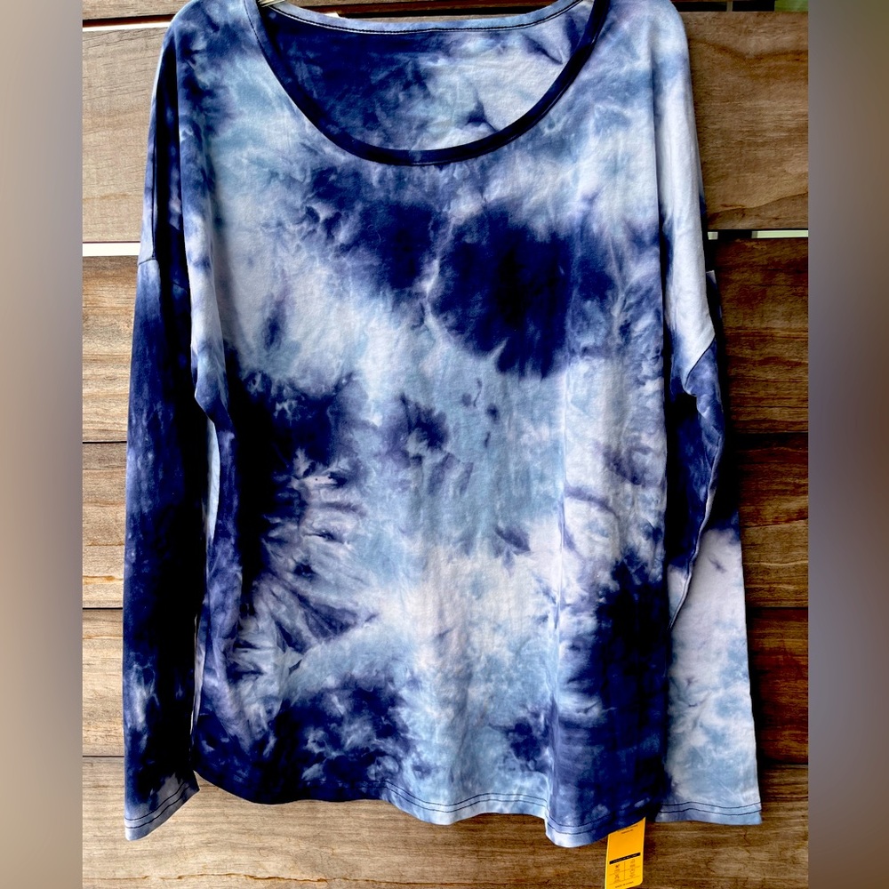 Wear the Clouds!  BANAMIC (NWT, Size L) Moody Long Sleeve Tee
